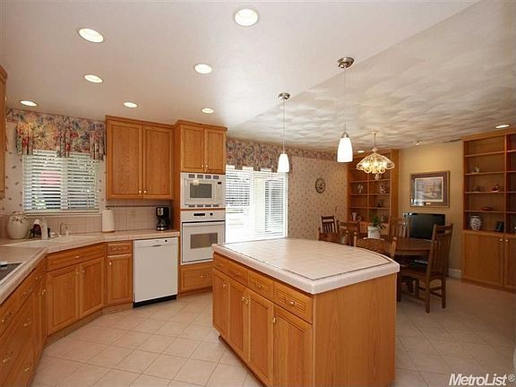 3rd image of 956 Perkins Ct