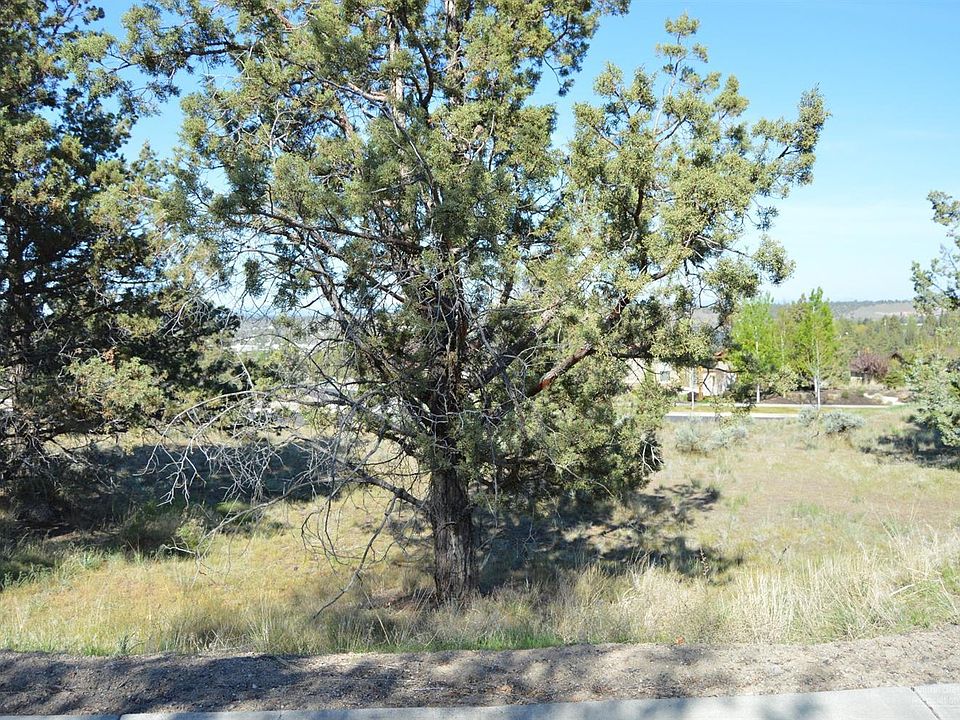 1st image of 365 SE Larkspur Dr