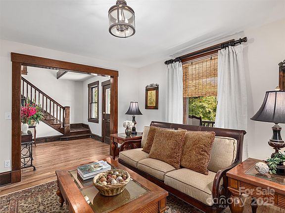 4th image of 118 Woodrow Ave