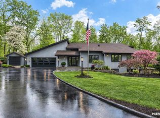 26 Bayberry Dr, Saddle River, NJ 07458