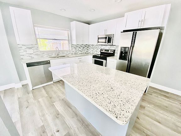 2nd image of 2073 Loma Linda Way N