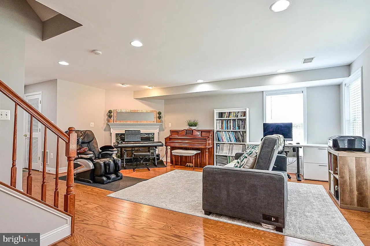 3 bed, 2454 sqft, $3,500 — Photo 3