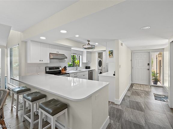3rd image of 4758 Harbortown Ln