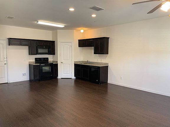 2nd image of 1304 Lake Crest Ln