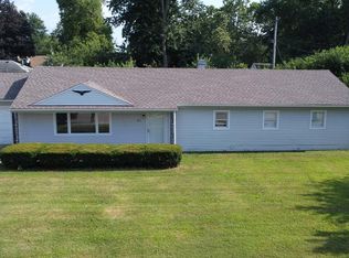 835 E Locust St, Watseka, IL 60970