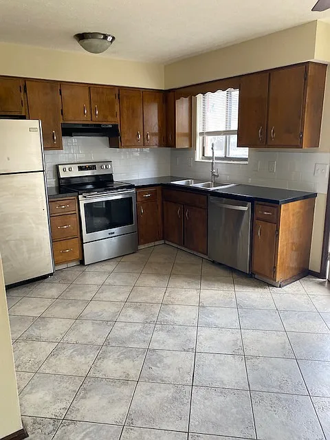 5042 Godown Rd #5042