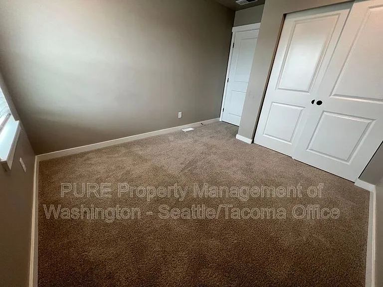 910 Burwood St SE — Photo 20
