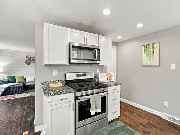 4th image of 1122 Denisonview St