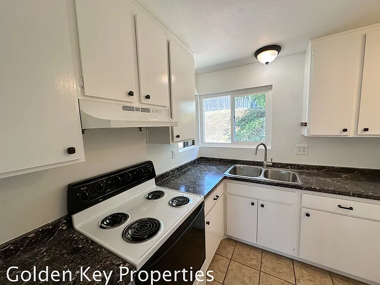 4718 Westridge Dr — Photo 10