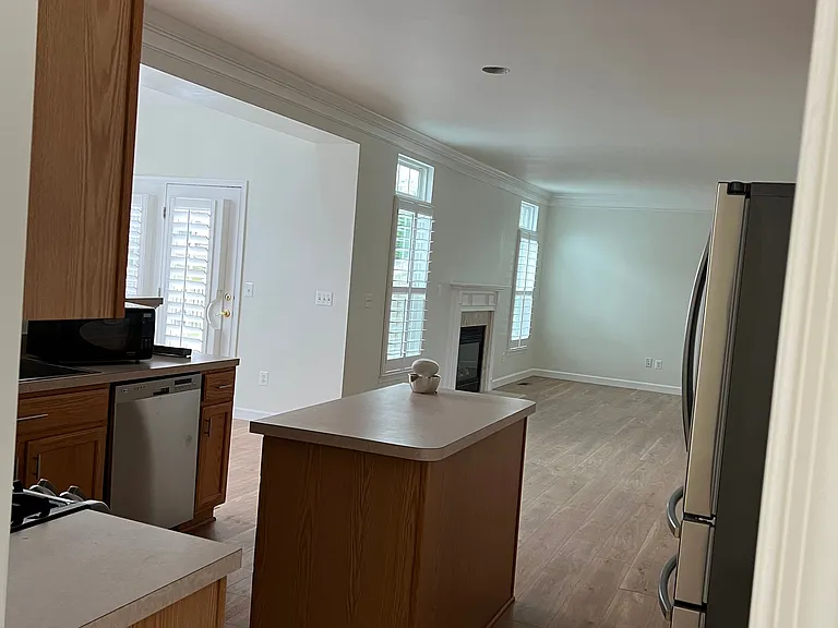 402 Sawgrass Dr — Photo 3
