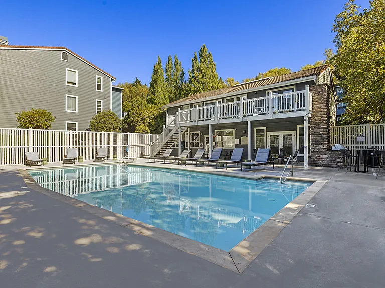 Large Outdoor Pool at 2000 Lake Washington Apartments in Renton, WA 98056