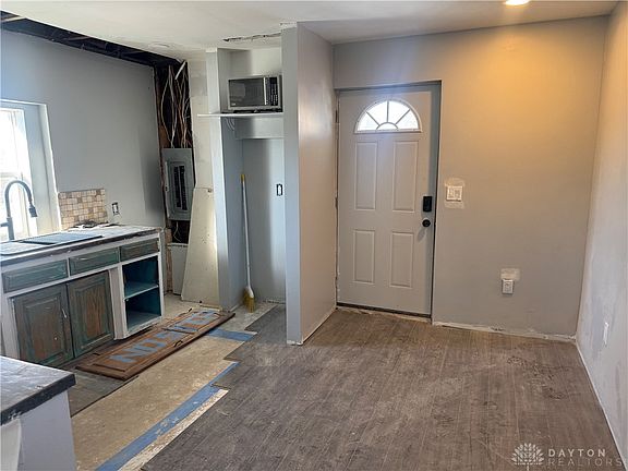 5th image of 920 Louis St