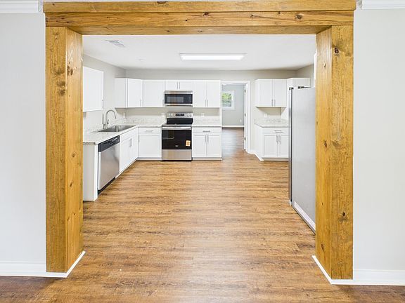 5th image of 262 Center Rd