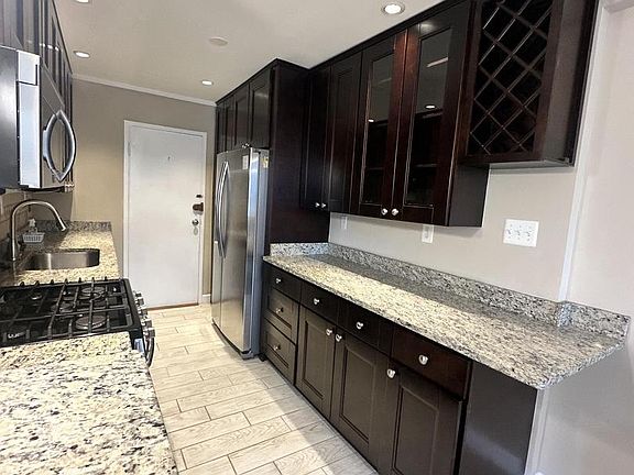 5th image of 6641 Wakefield Dr APT 219