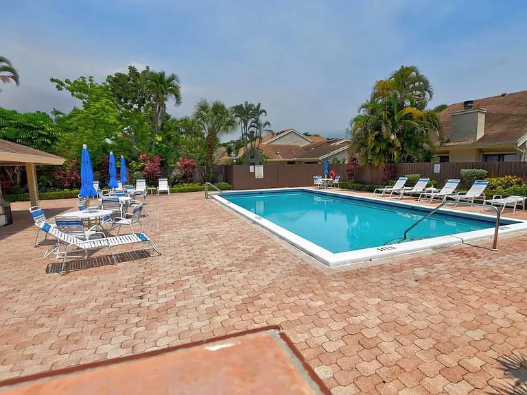 7813 Kenway Pl W — Photo 54