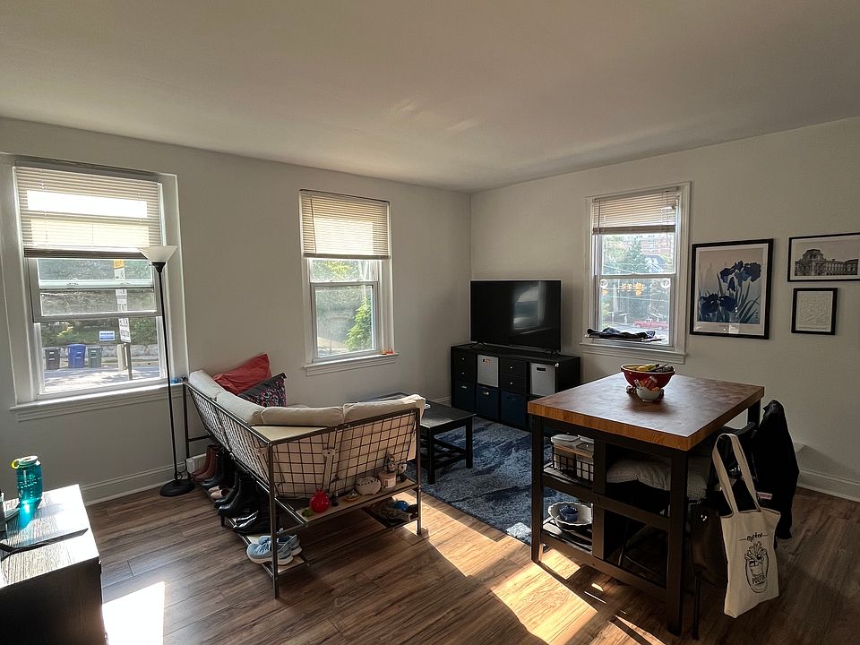 Main room (1/2)