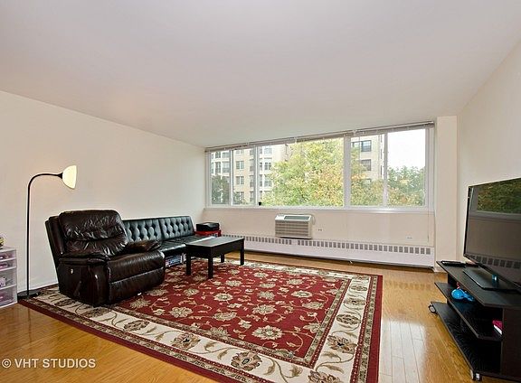 3rd image of 1516 Hinman Ave APT 402