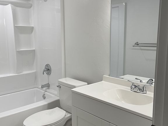 3rd image of 3806 N Lake Dr Building 6