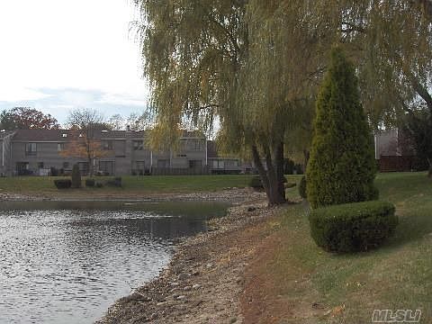 1st image of 12 W Pond Ct