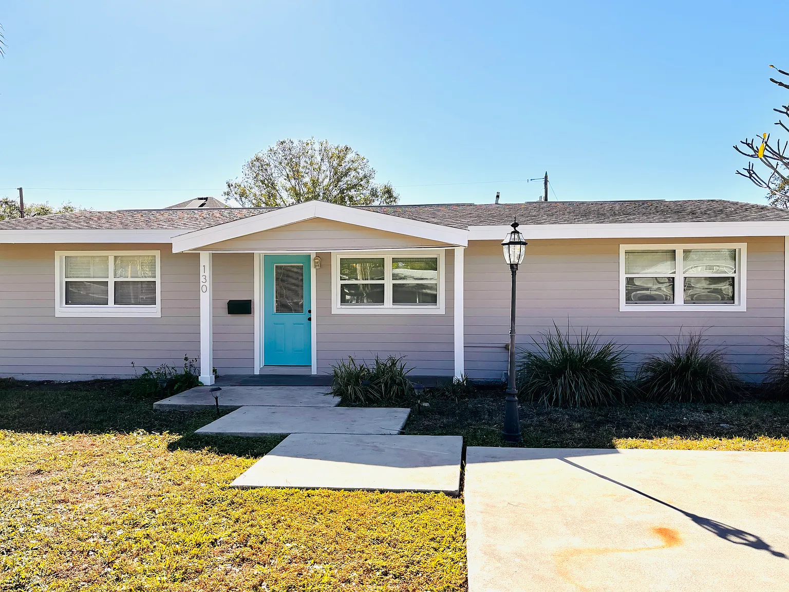 3 bed, 1090 sqft, $2,400 — Photo 1