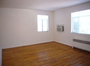 4934 Battery Ln APT 2, Bethesda, MD 20814
