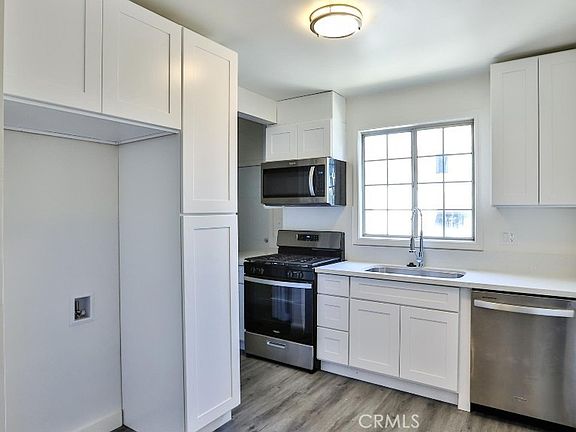 2nd image of 515 S Van Ness Ave #2