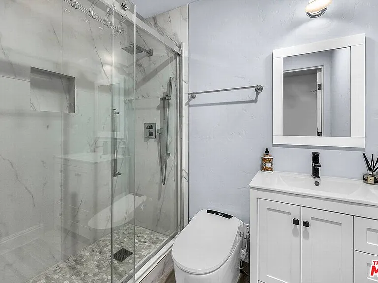 3110 Benedict Canyon Dr — Photo 45