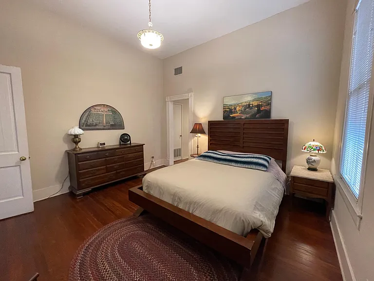 321 Stieren St — Photo 2
