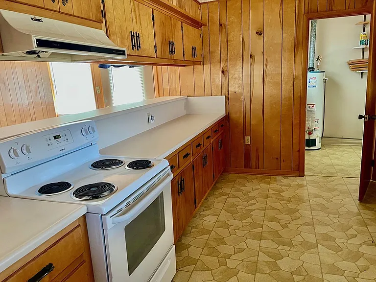 52 Meadows Ln — Photo 9
