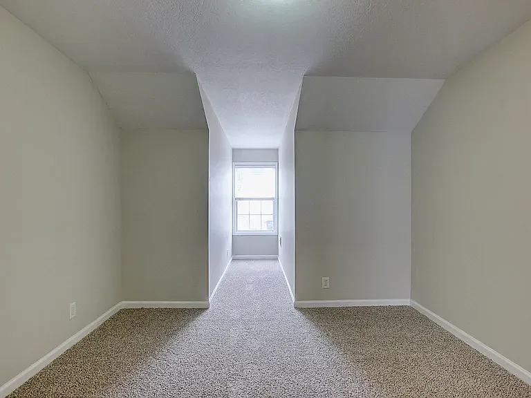 146 Alexander Blvd — Photo 22