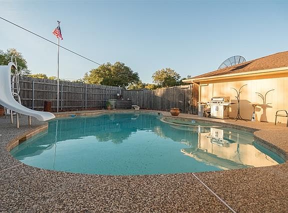 2nd image of 726 Brookfield Dr