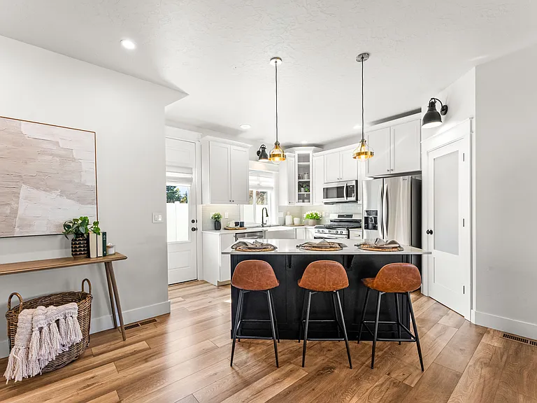 4835 N Mitchell St — Photo 11