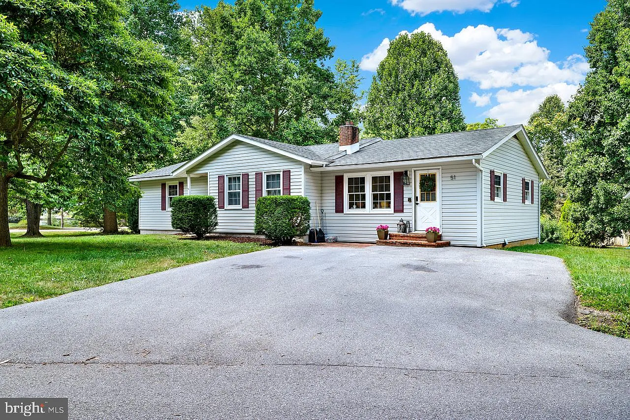 51 Packett Dr photo 1