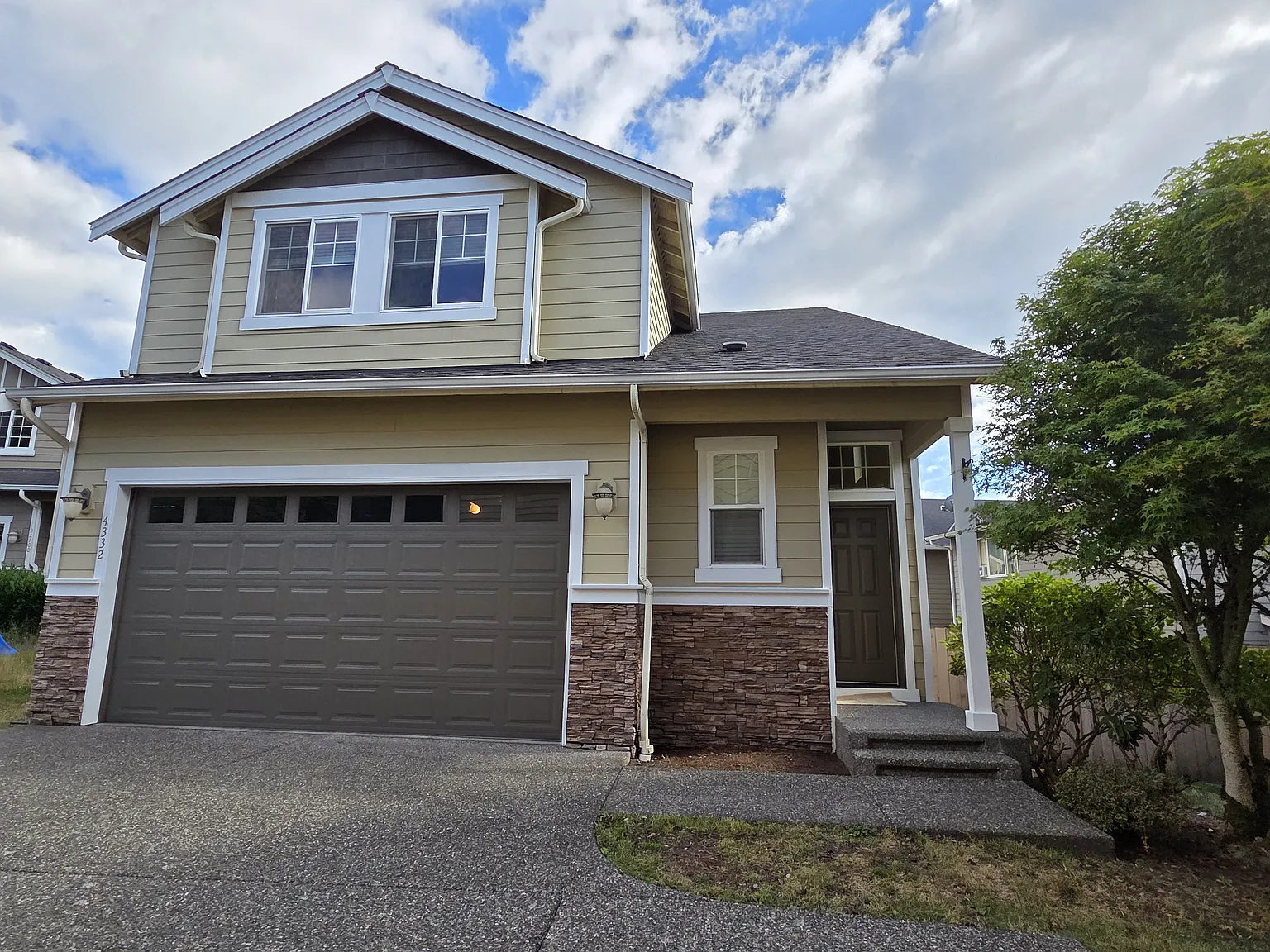 3 bed, 2431 sqft, $3,699 — Photo 2