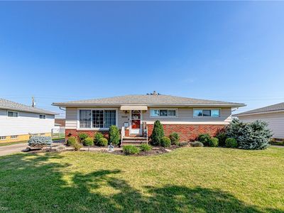 10024 Boundary Ln, Parma, OH, 44130