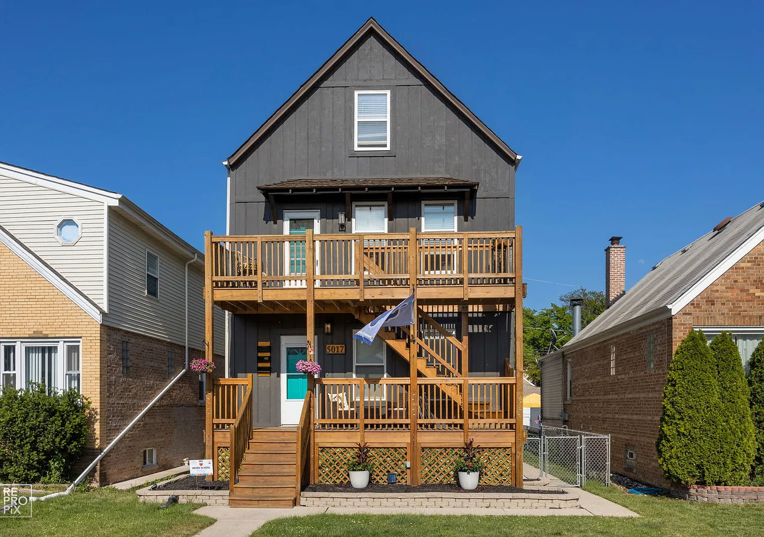 2 bed, 800 sqft, $2,000 — Photo 1