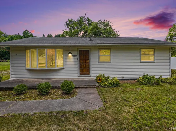 17450 Martinsville Rd, Belleville, MI 48111