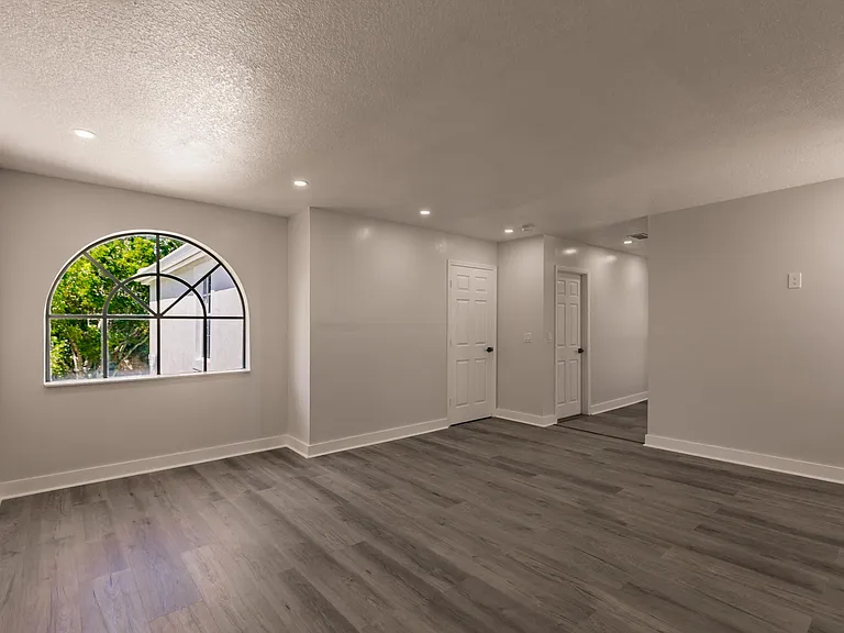 6292 NW 40th Ave — Photo 33