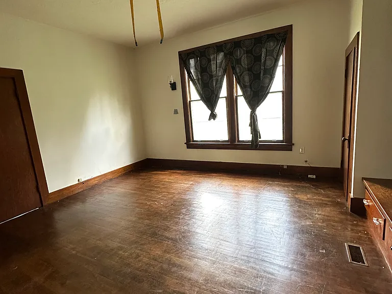 400 N Locust St — Photo 8