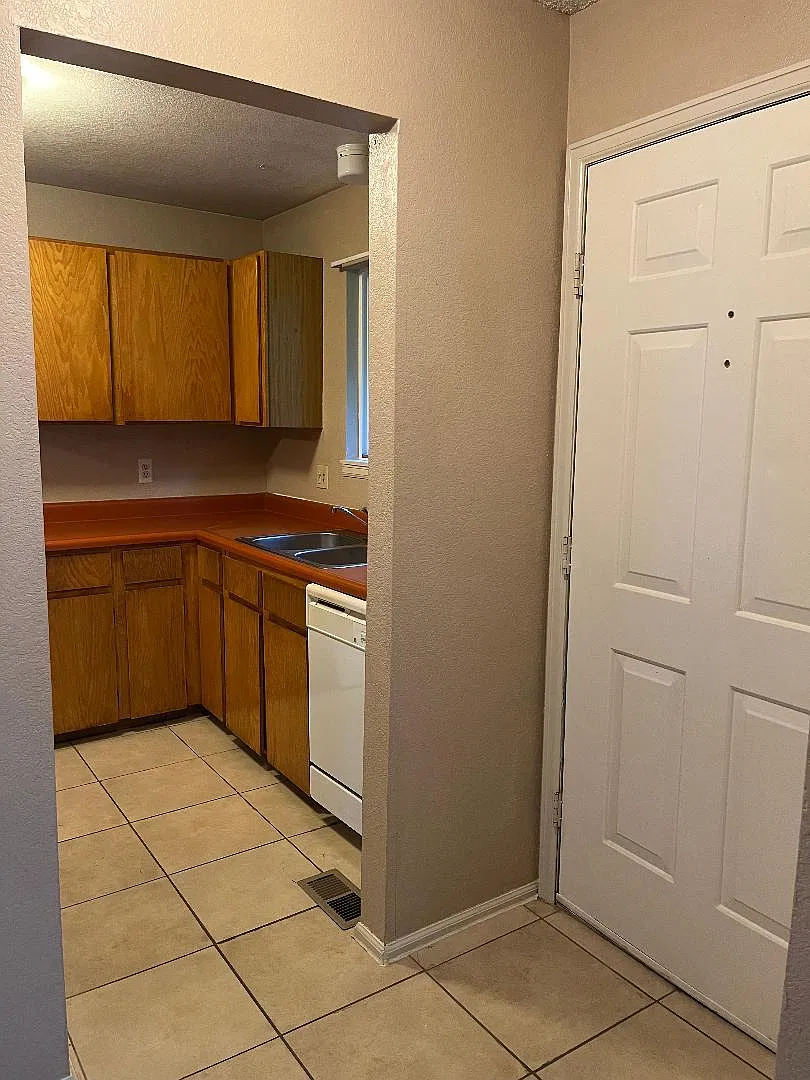 2 bed, 1100 sqft, $1,750 — Photo 4