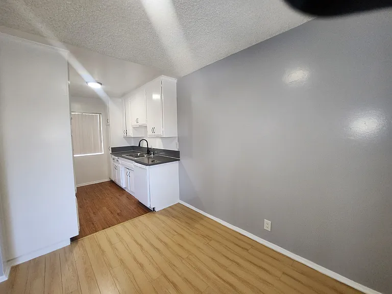 425 N Hobart Blvd — Photo 47