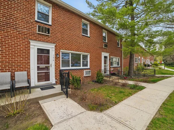 196 Charter Circle #196, Ossining, NY 10562