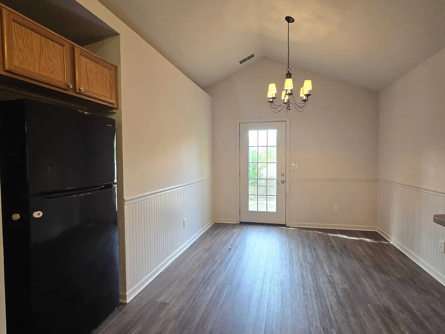 3 bed, 1305 sqft, $2,230 — Photo 4