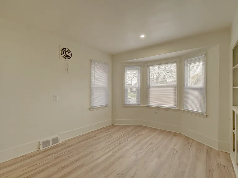 17388 Teppert St — Photo 17