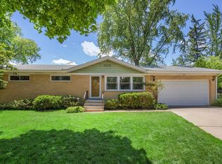 325 W Daniels Rd, Palatine, IL 60067
