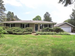 5 Oakwood Rd, Indian Creek, IL 60061