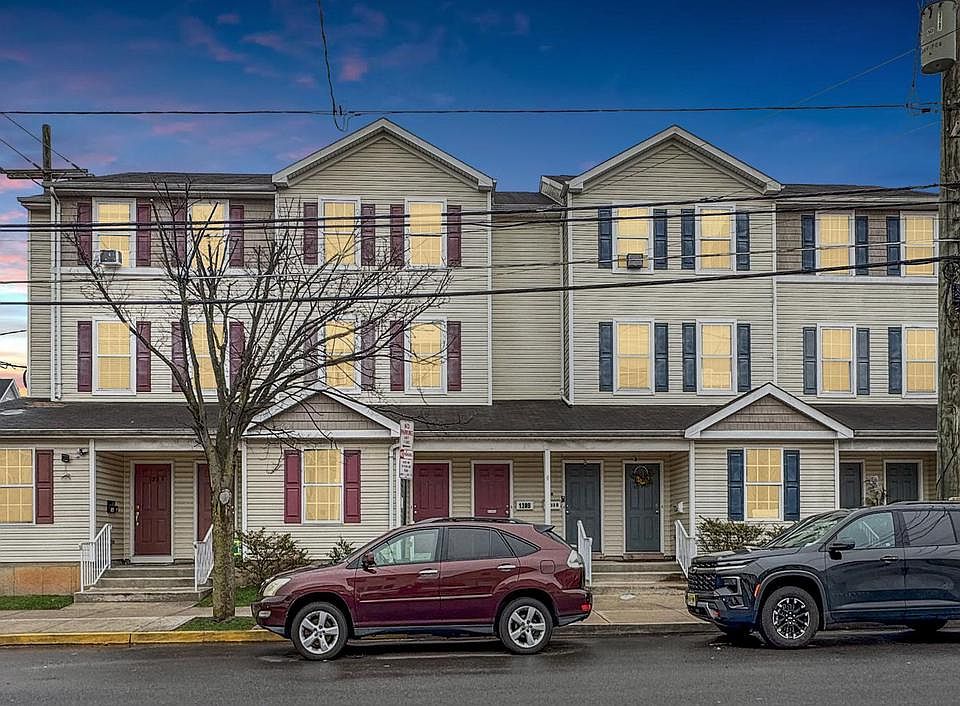 1st image of 130 Remsen Ave