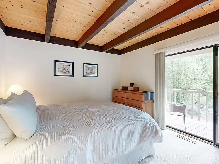 1001 Commonwealth Dr — Photo 2