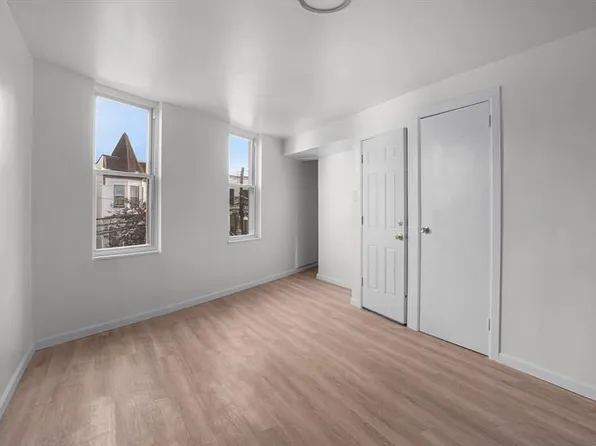 681 Rhinelander Avenue image 8 of 29