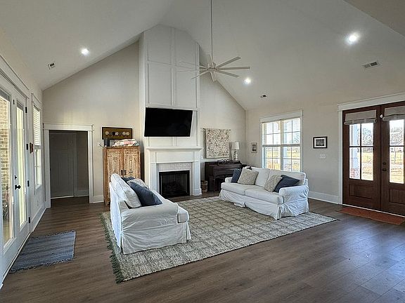 2nd image of 22060 Shipley Hollow Rd